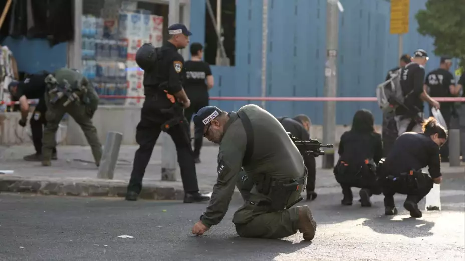 Escena tras un ataque con dron en Tel Aviv, Israel.