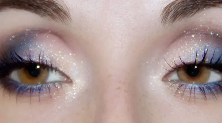 3 sombras con efecto Polvo de Luna para ojos pequeños