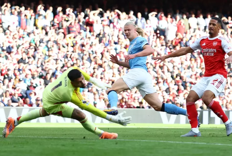 Erling Haaland ante Arsenal