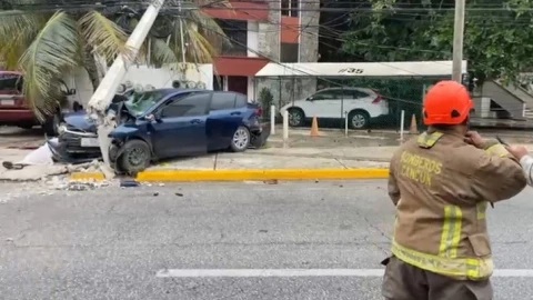 ACCIDENTE AVENIDA BONAMPAK EN CANCÚN HOY 16 DE SEPTIEMBRE