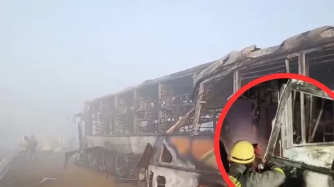 Choque entre autobuses provoca incendio y deja muertos en India