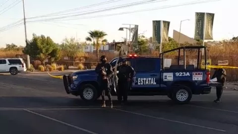 Cuerpo frente al panteón Jardines del Humaya