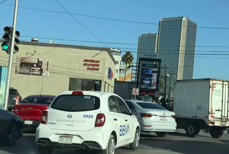Choque en bulevar Agua Caliente en Tijuana genera tránsito pesado