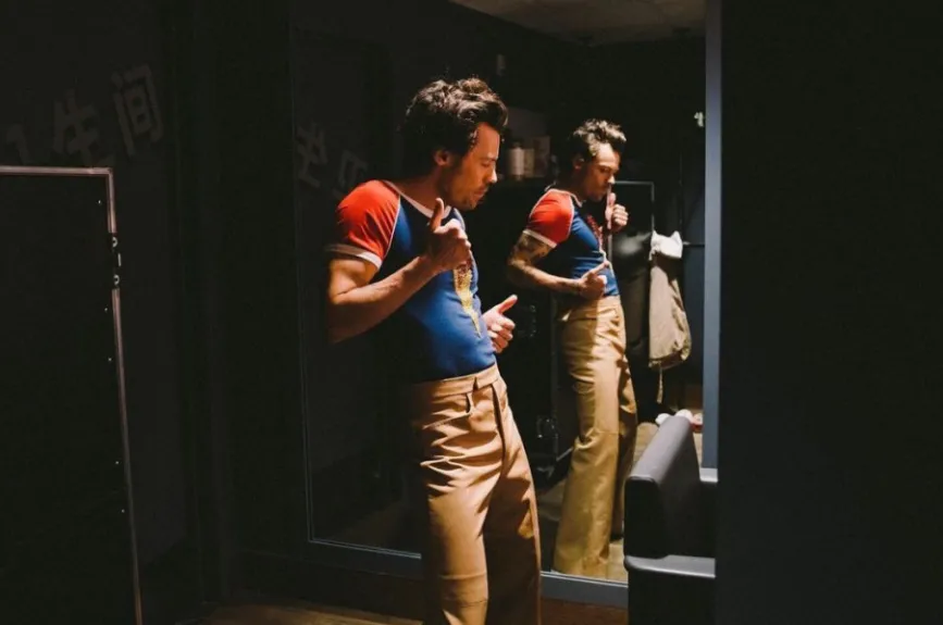 Harry bailando.jpg