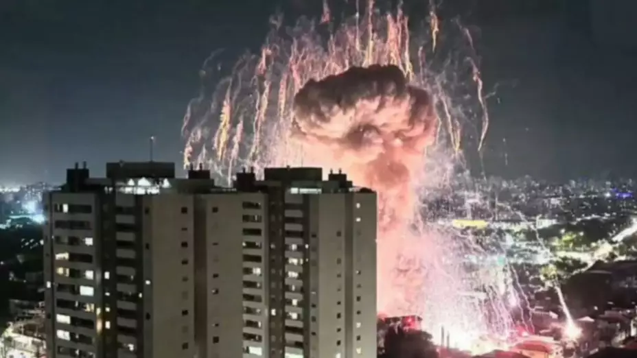 Explosión en Tatuapé, São Paulo: cámaras captan el momento en que la pirotecnia cruza la avenida y deja un muerto