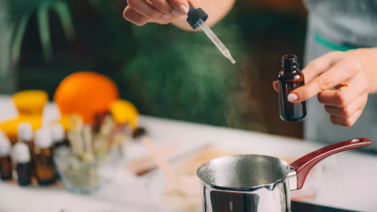 ¿Cómo hacer un aromatizante de baño con ingredientes naturales?