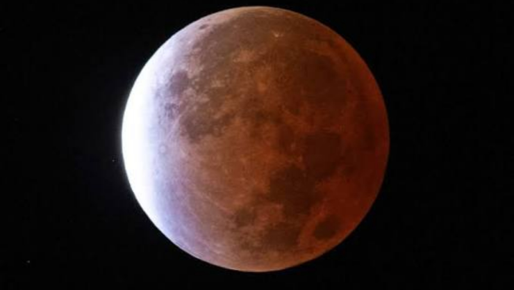 Hora para ver el punto máximo del eclipse de Luna de agosto 2026