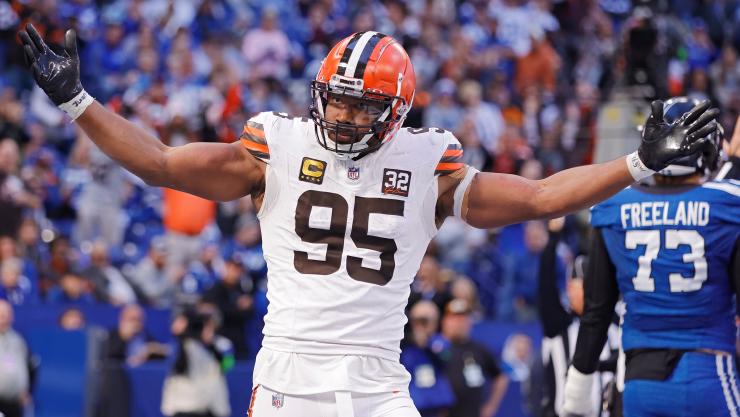 Myles Garrett firma extensión récord con los Browns y se convierte en el jugador no QB mejor pagado de la NFL.