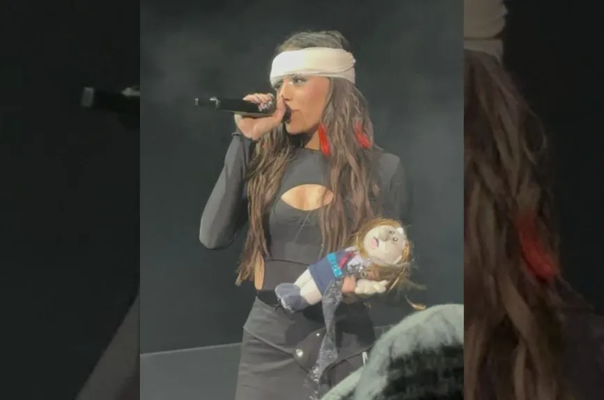 Danna Paola venga escenario.jpg