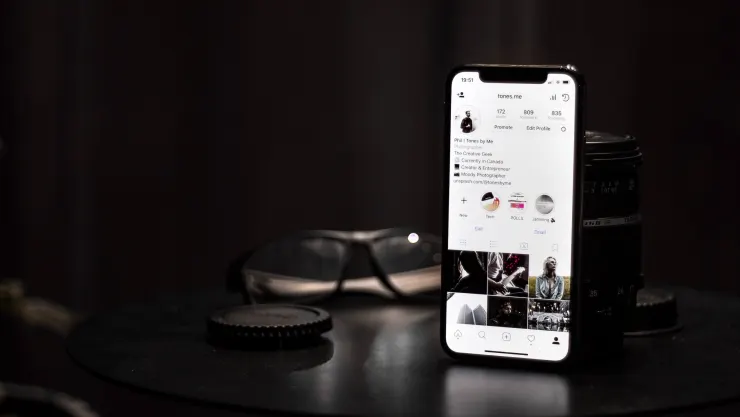 Celular con Instagram