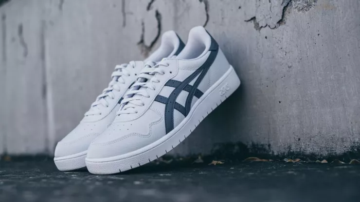 Truco definitivo para quitar manchas de lodo en tenis blancos