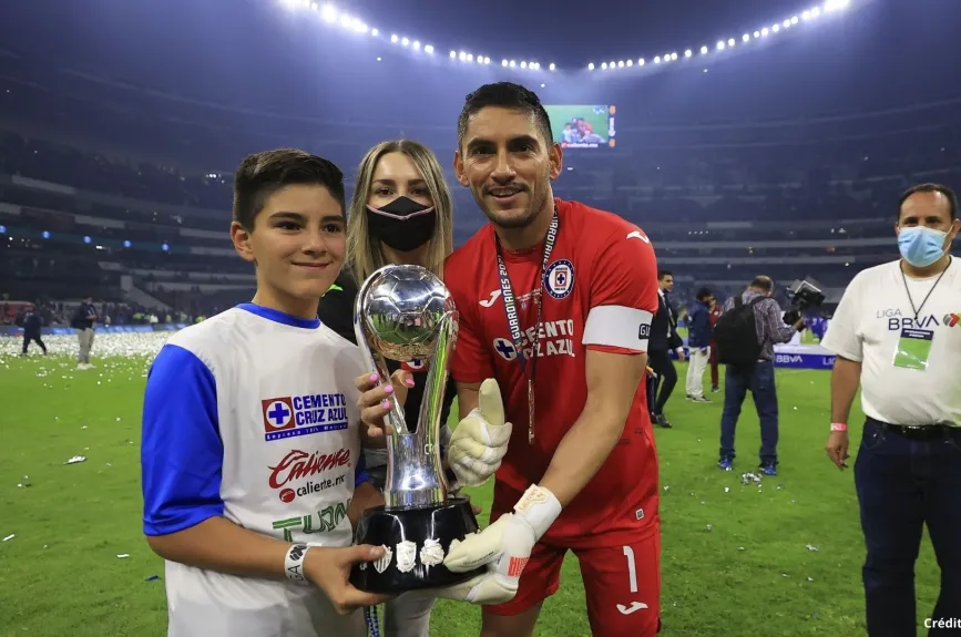 20 Jesús Corona campeón liga mx cruz azul 2021.jpg