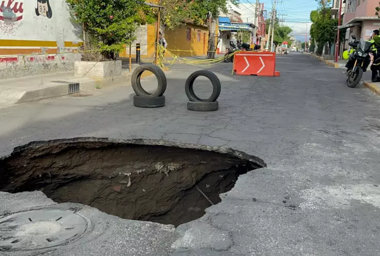 Socavón en la colonia Campestre Aragón de la GAM preocupa a vecinos