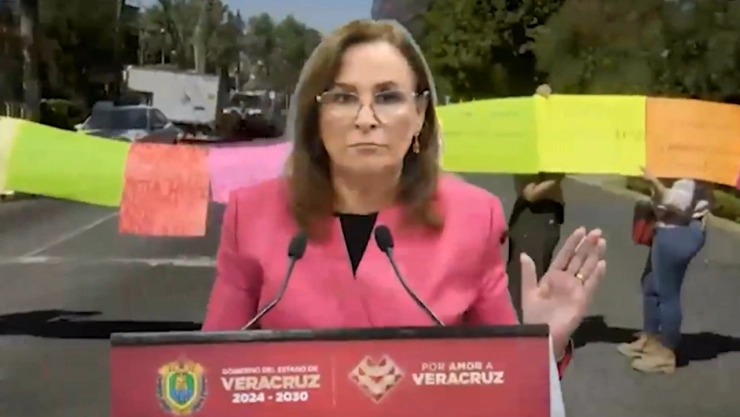 padres-protestan-en-veracruz-por-retiro-auditorio-y-estacionamiento-primaria-sus-hijos-peligro