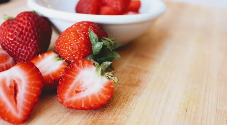 ¿Cómo mantener las fresas por más tiempo? Hazlo con este truco
