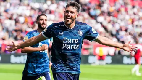 ¡Ídolo mexicano! Santiago Giménez recibe nuevo apodo en el Feyenoord