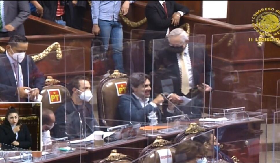 diputado tribuna Congreso CDMX PRD.jpg