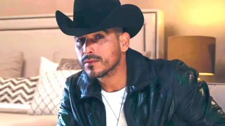 Espinoza Paz demuestra que no solo es compositor; da terapia de parejas