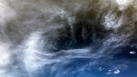 TORMENTA TROPICAL JOHN SE INTENSIFICA A HURACÁN