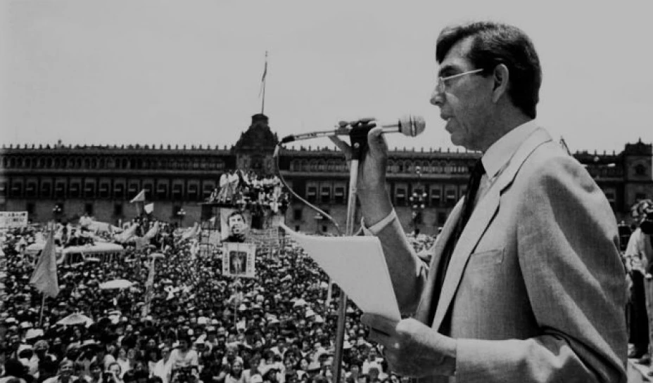 Cuauhtémoc Cárdenas, fundador del PRD, renunció a dicho organismo este 25 de noviembre, tras sostener un encuentro con el actual líder del Sol Azteca, Carlos Navarrete.