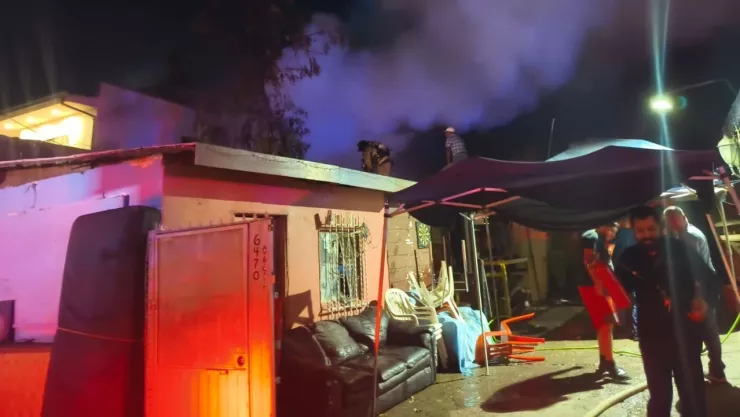 Casa queda con daños totales tras incendio en Camino Verde la noche del 9 de abril