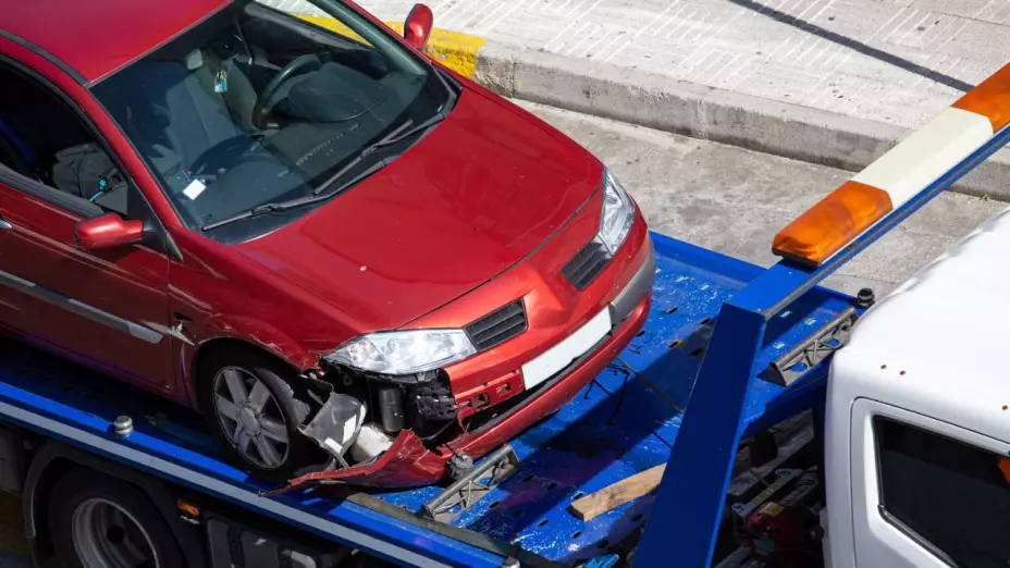 choque entre dos autos en la avenida Heroico Colegio Militar