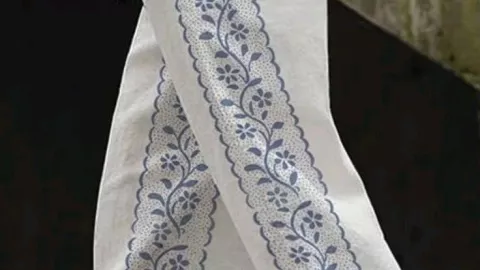 Costuras en pantalones de mujer