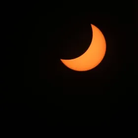 /estilo-de-vida/como-hacer-ritual-eclipse-agosto-encontrar-amor