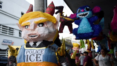 Queman piñata del presidente Donald Trump en tradicional fiesta de Guatemala