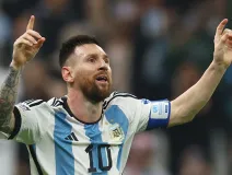 Messi festeja el tercero, ¿El de la copa?