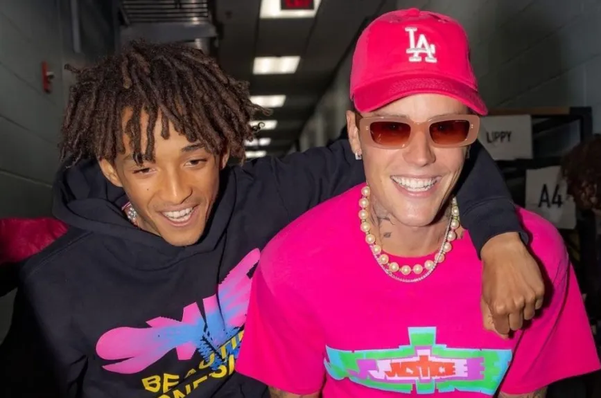Jaden y Justin se besan (10).jpg
