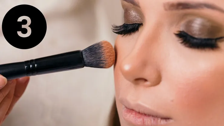 Los 3 mejores colores de sombras para iluminar ojos maduros después de los 40