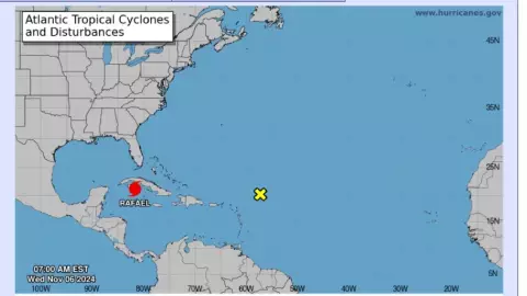 Huracán Rafael es ahora categoría 3 y revelan su ubicación exacta