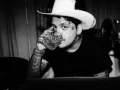Christian Nodal bebiendo..jpg