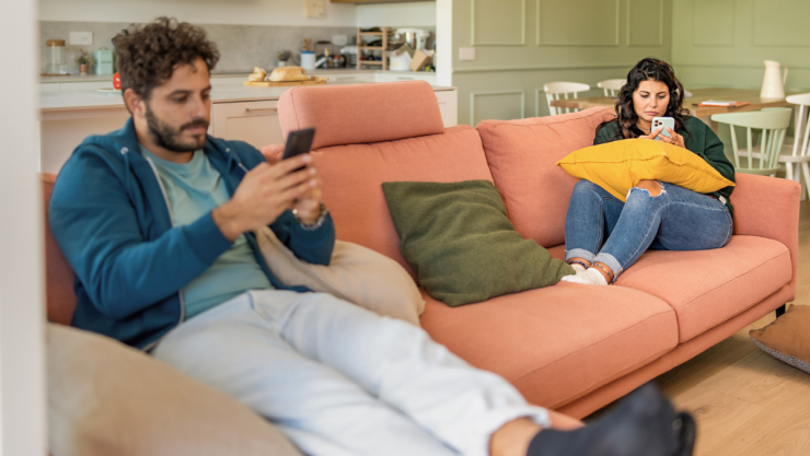 El phubbing, la tendencia que podría dañar la relación de pareja