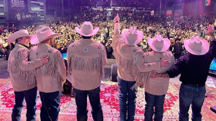 "¿Y todo para qué?": Claudia Sheinbaum confirma concierto de Intocable en el Monumento a la Revolución