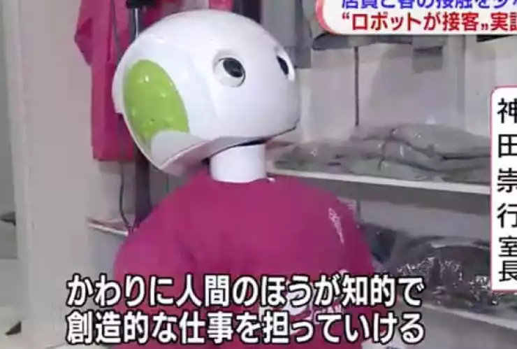Robot hace cumplir el uso de cubrebocas y la distancia social en tienda de Japón