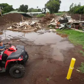 Casa destruida por el paso del huracán Lala en Hawái.