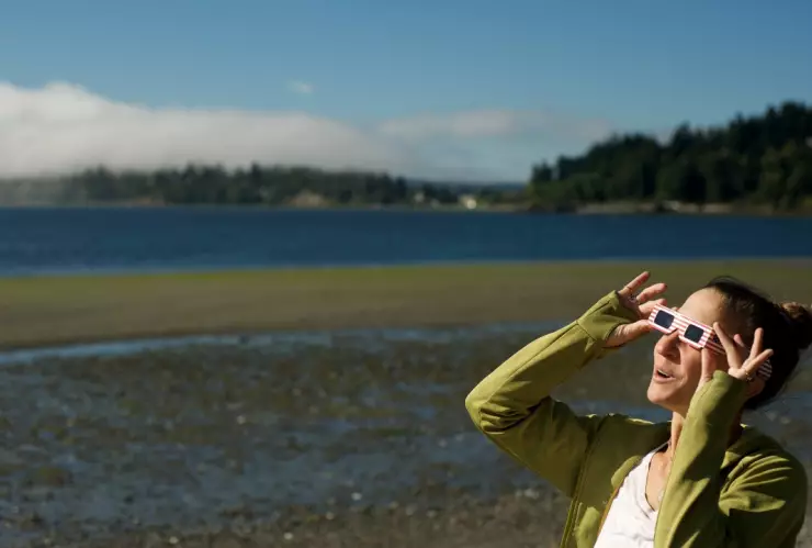 ¿Se pueden tomar fotos y videos del eclipse solar 2023 con el celular?