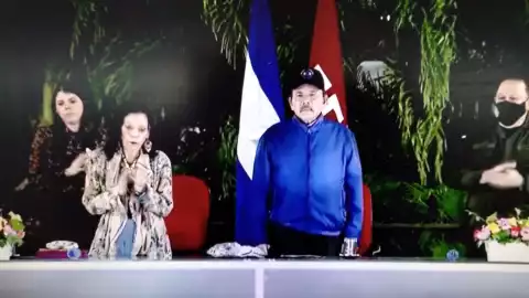 El presidente de Nicaragua y su esposa van por una cuarta reelección.