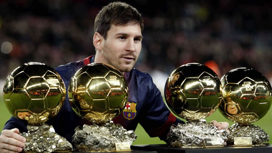 El jugador Lionel Messi con los 4 Balones de Oro ganados