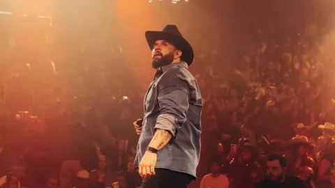 Confirman fecha y detalles del show gratuito de Carin León en Tijuana