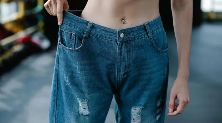 moda-2026-mejor-estilo-pantalon-mujeres-baja-estatura.jpg