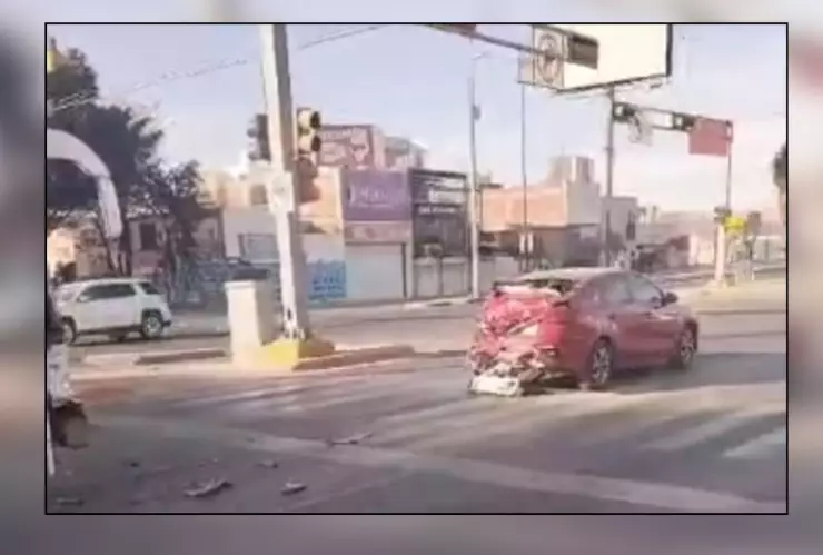 Choque en bulevar Morelos, en León