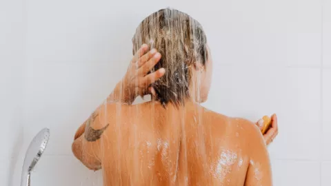 Bañarse todos los días no lo recomiendan expertos.