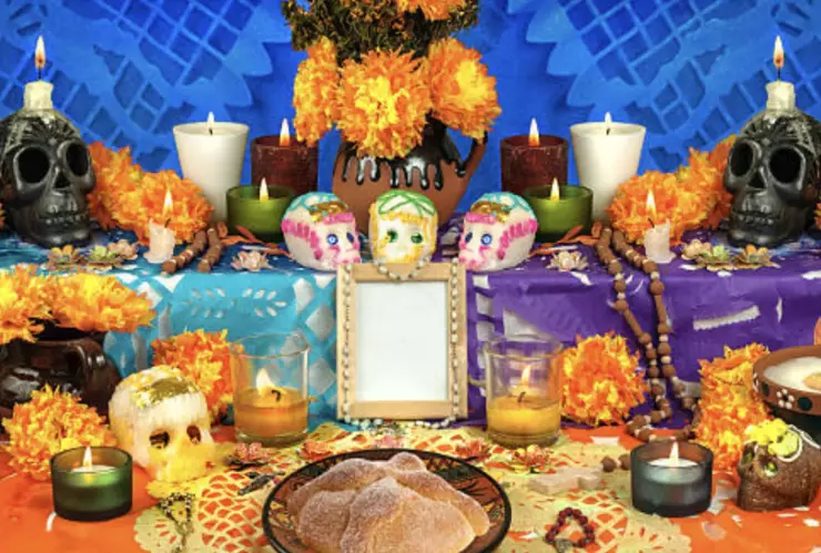 Así se preparan las personas para la celebración del Día de muertos en Cancún