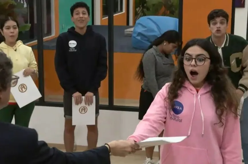 Yesi González quedó con la boca abierta al escuchar que interpretará un tema muy romántico