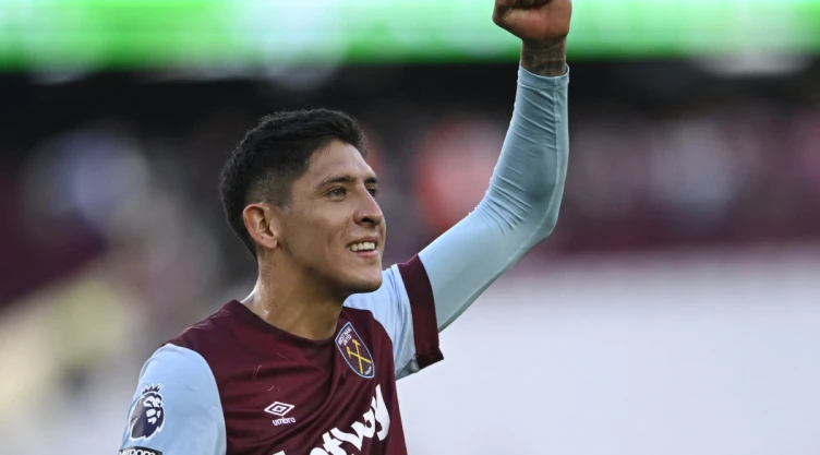 Edson Álvarez con West Ham