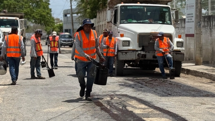 Colonias de Mérida son bacheadas como parte de programa de Gobierno del Estado