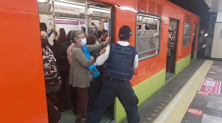 línea 1 retraso metro cdmx.jpg